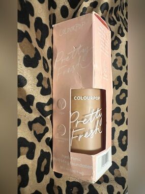 Colourpop Pretty Fresh Hyaluronic
Hydrating Foundation ~MEDIUM DARK
120W